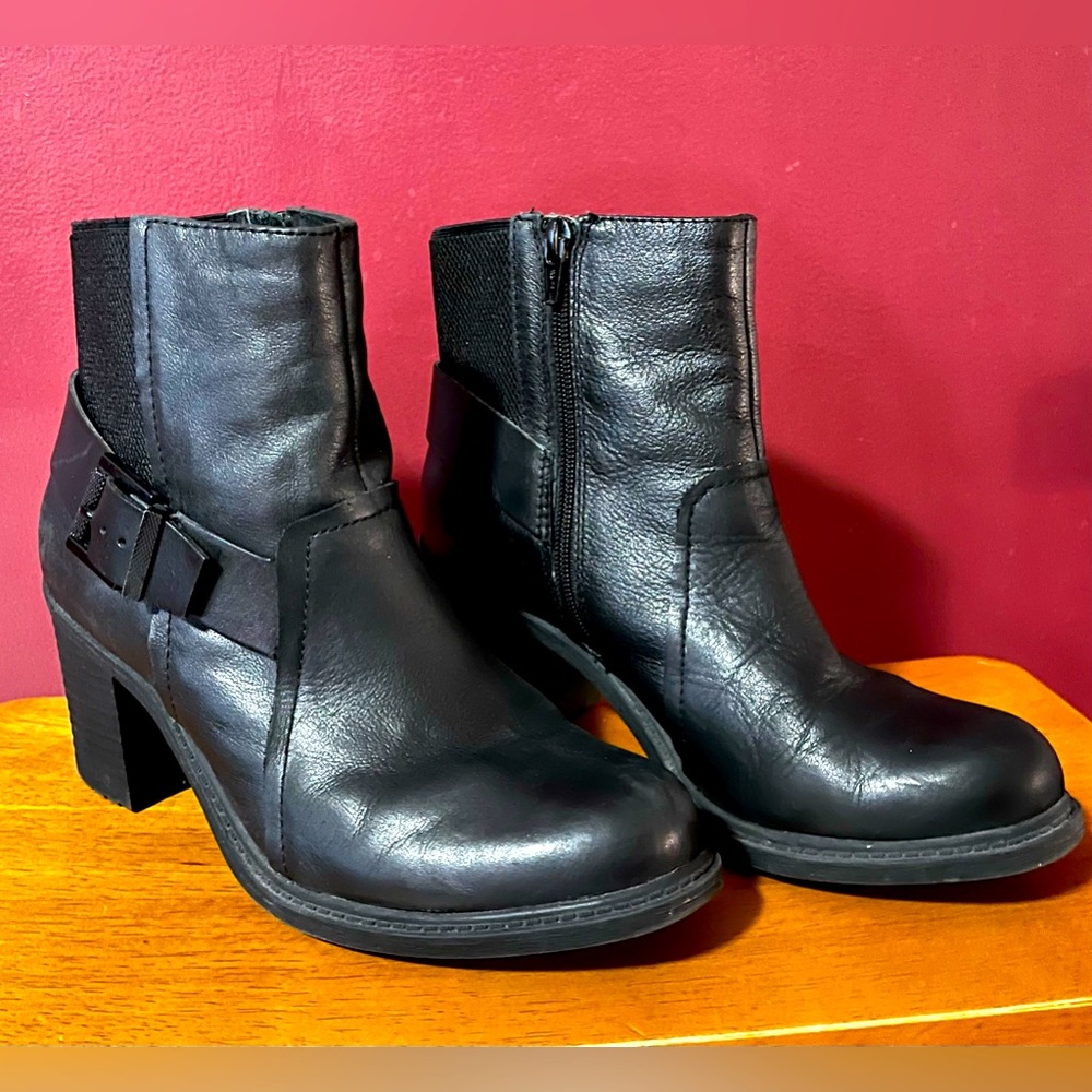 Crown Vintage Regent bootie Black Real Leather Boots w/ buckle Heel size 8